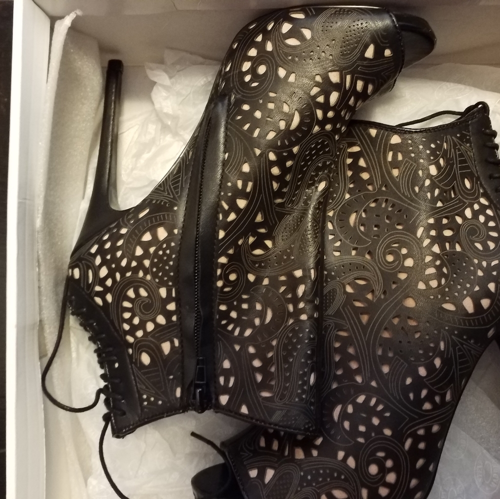 STEVE MADDEN Korsett lace- up bootie